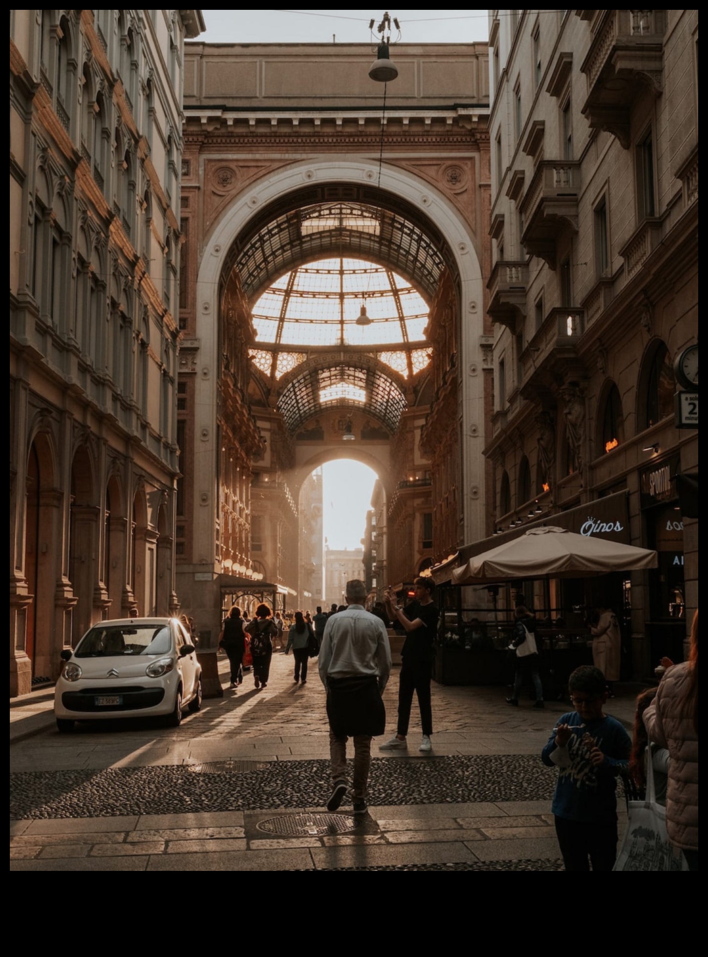 Dezvăluiri urbane O călătorie vizuală prin poveștile orașului 2 Dezvăluiri urbane: dezvăluirea poveștilor orașului prin stiluri de fotografie stradală