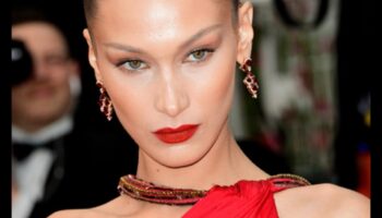 Arta eleganței fără efort: inspirații pentru celebrități Updo