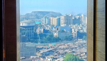 Dezvăluiri urbane: dezvăluirea poveștilor orașului prin stiluri de fotografie stradală