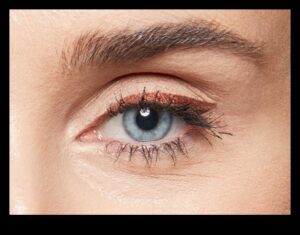 Alegerea nuanței potrivite: Sfaturi de potrivire a creionului de ochi pentru fiecare culoare de ochi