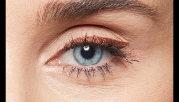 Alegerea nuanței potrivite: Sfaturi de potrivire a creionului de ochi pentru fiecare culoare de ochi