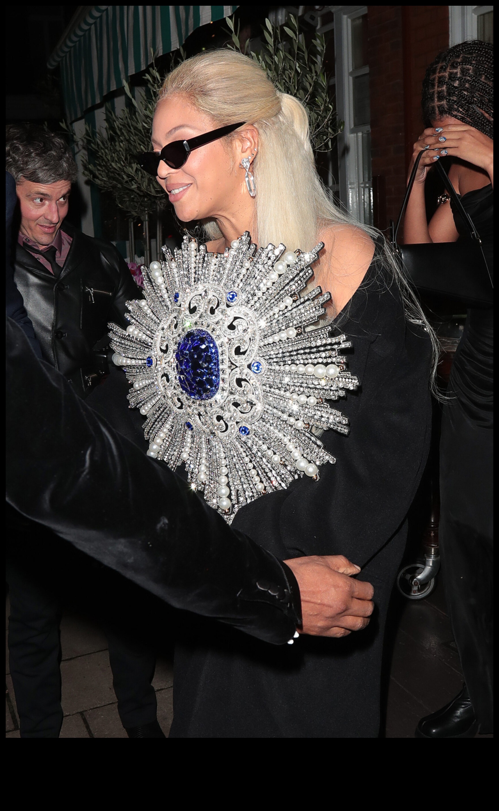 Opulență fără efort: îmbrățișează luxul în moda ta