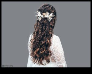 Păr brunetă și distracție de festival: coafuri boeme pentru cei cu spirit liber